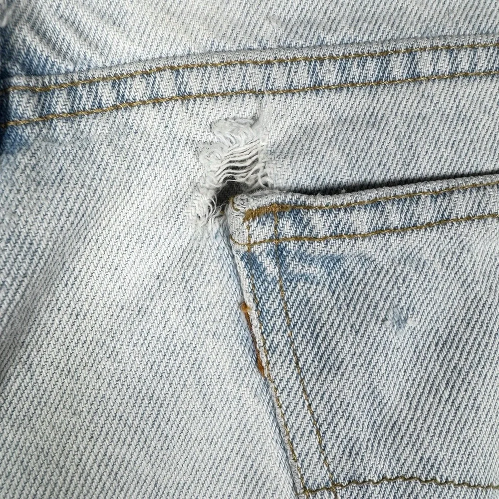 + VTG Levis 505 Straight Leg Jeans Light Wash Distressed 38x34 (36x33) Mexico